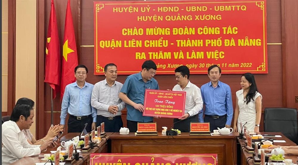 Quận Liên Chiểu – Đà Nẵng đến thăm và tặng quà tại huyện Quảng Xương